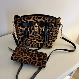 Michael kors purse and matching wallet